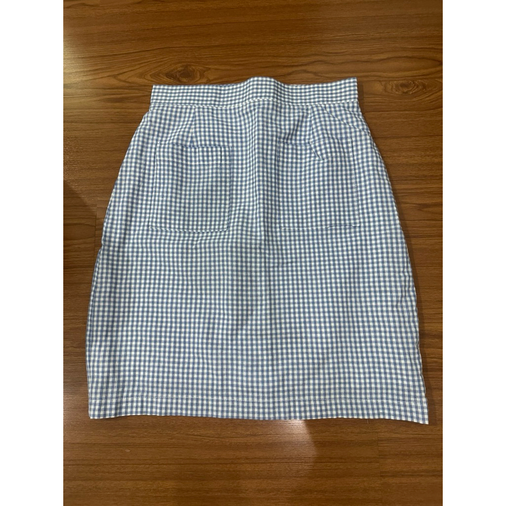 กระโปรงทำงาน กระโปรงทรงเอ กระโปรงสั้น มือสอง ร้าน Fromme Clothes ไซส์ L ลายสก็อตสีฟ้าขาว มีกระเป๋าด้