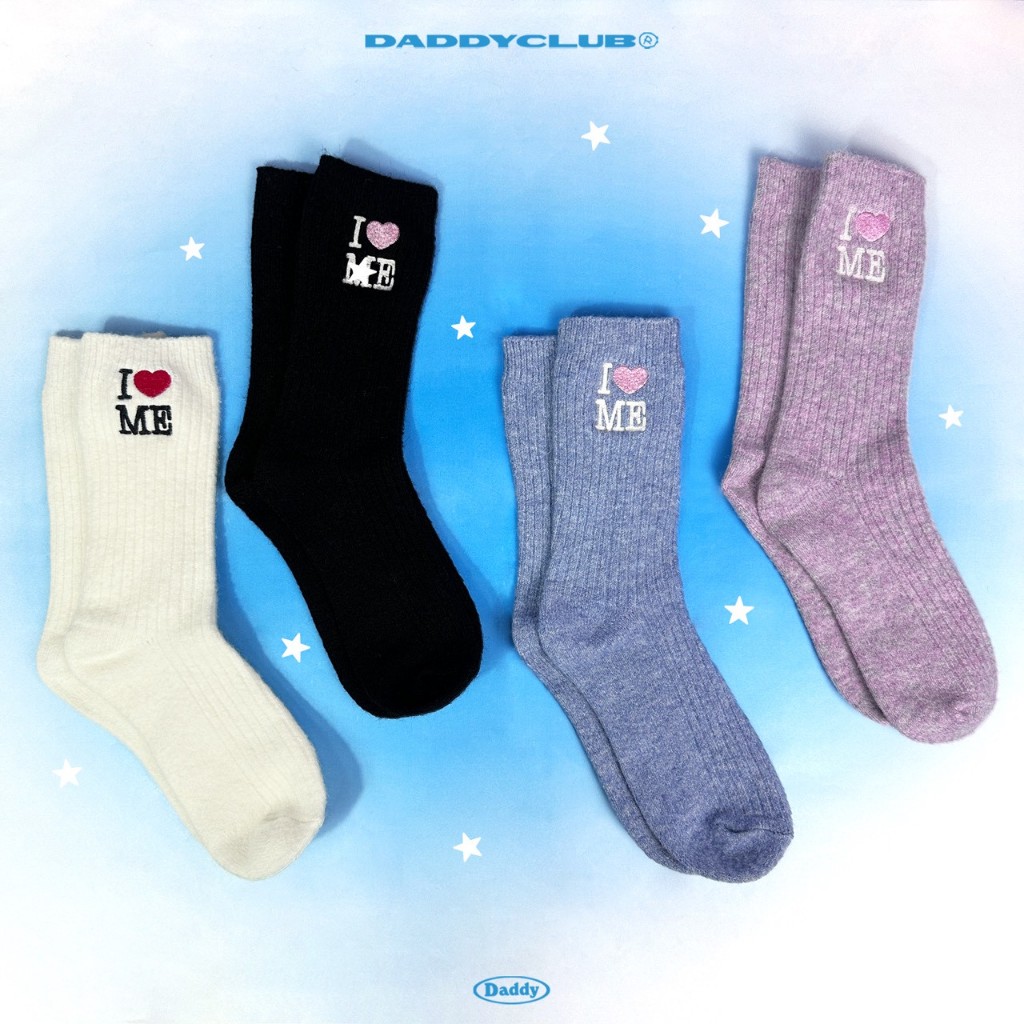 DADDYCLUB | I ♡ Me Sock ถุงเท้าข้อกลาง ปักลาย I ♡ Me  สุดเท่