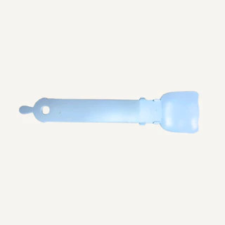 (สินค้าสมนาคุณงดจำหน่าย) ช้อนตักอาหารเปียกสีฟ้า สุดน่ารัก 1 ชิ้น