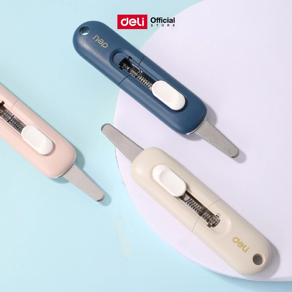 คัตเตอร์พกพา Deli รุ่น M590 สำหรับแกะพัสดุ เลื่อนเก็บได้ (สีขาว)(จำหน่าย 1 เล่ม)