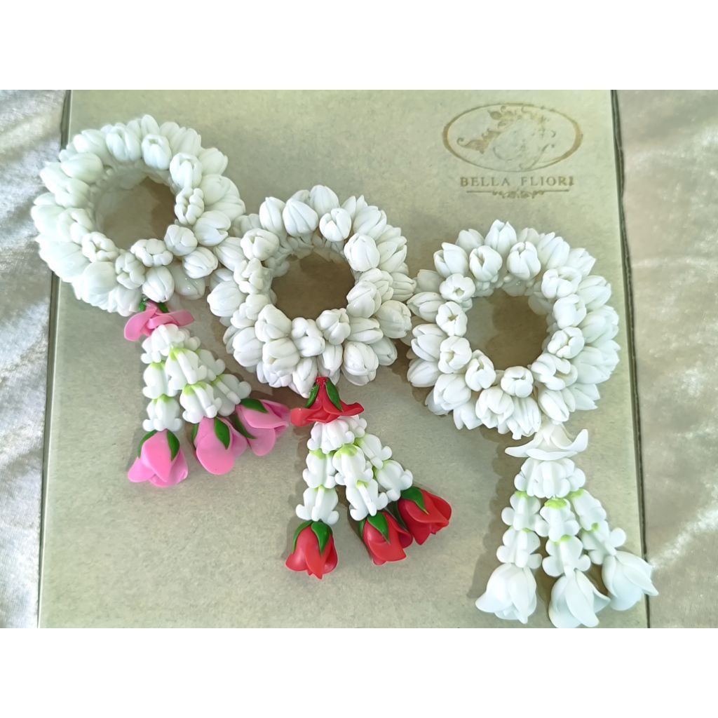 [สินค้าพร้อมจัดส่งด่วน]พวงมาลัยมะลิดินไทยขนาดเล็ก มีทั้งหมด 3 สี (ไม่มีกล่อง)