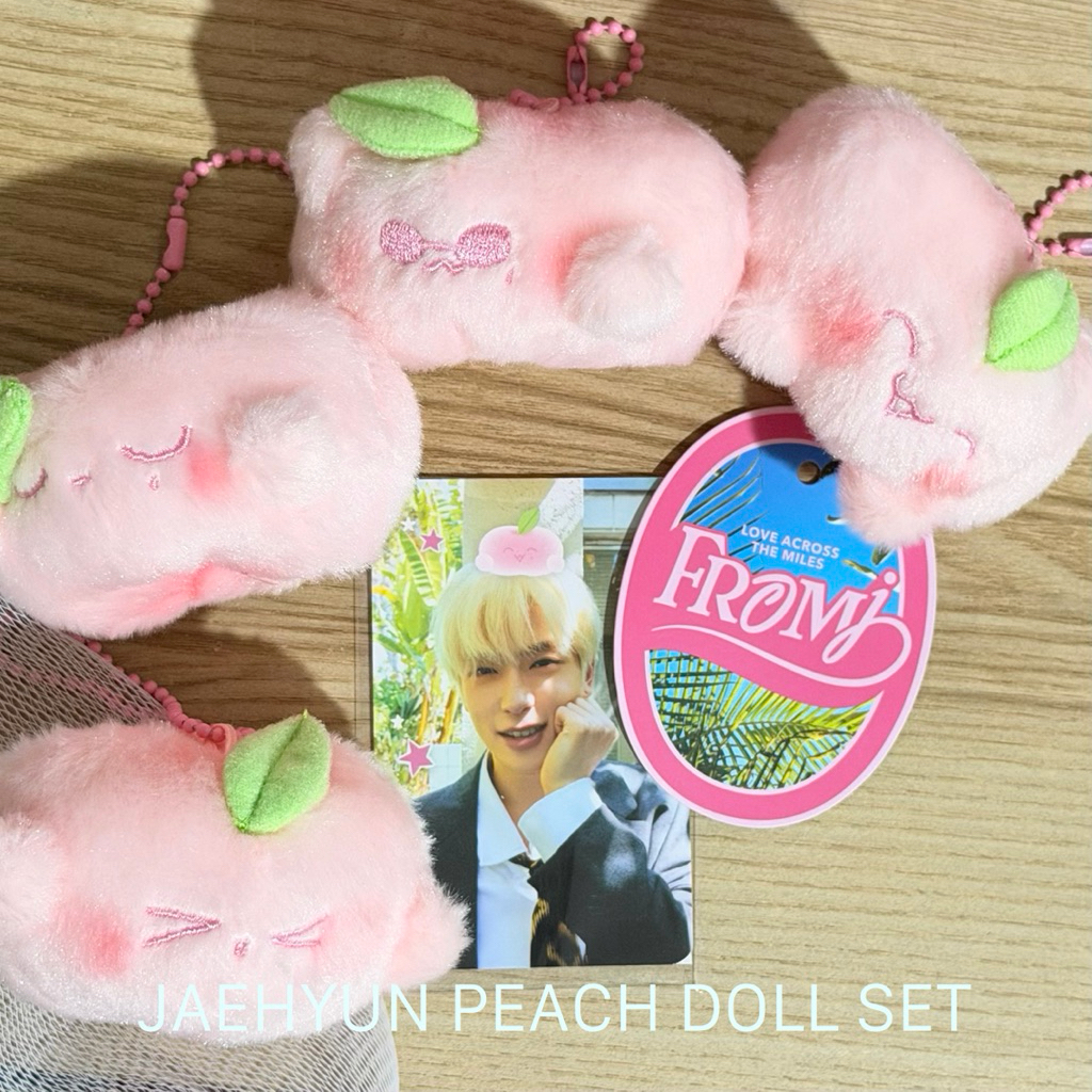 (พร้อมส่ง) JAEHYUN PEACH DOLL [FROM J : LOVE ACROSS THE MILES] 1st Photobook Set ตุ้กตา แจฮยอน ลูกพี