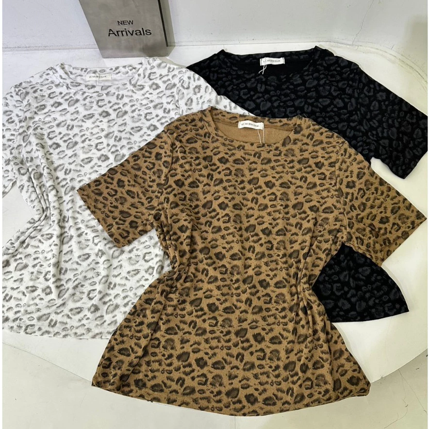 M2199 เสื้อยืดคอกลมแขนสั้นลายเสือดาว ไอเทมสุดฮิตไม่มีเอาท์ ลุคนี้คือต๊าชมากกก