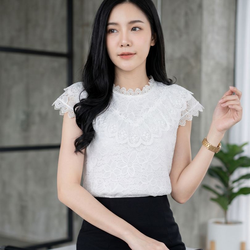 SASIE' - สื้อลูกไม้สีขาว Lace Blouse แขนกุด ผ้านิ่ม สำหรับผู้หญิง