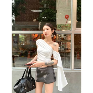 Beryl พร้อมส่ง เสื้อครอปผู้หญิง เสื้อยืดไหล่เปิด ดีไซน์ไหล่เฉียงพร้อมผ้าคล้องไหล่ ผ้ายืดนุ่มใส่สบาย