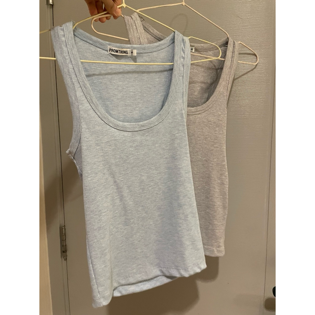 ส่งต่อ เสื้อกล้ามพรมทอง Size S ตัวละ100฿ จากราคาช้อป 180฿++