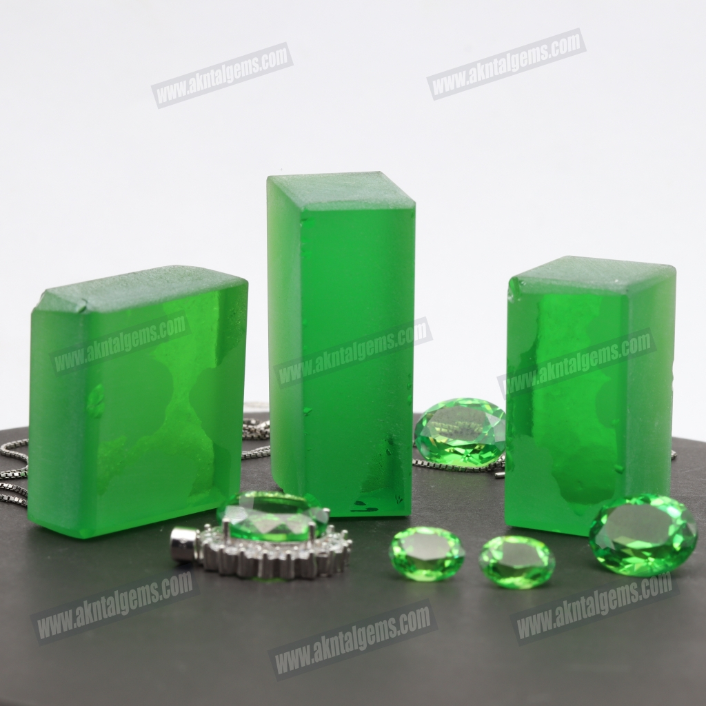 Garnet Raw Tsavorite Neon Vivid Green Nano Crystal  / พลอยแก้วสังเคราะห์ Heat Resistant Simulated La