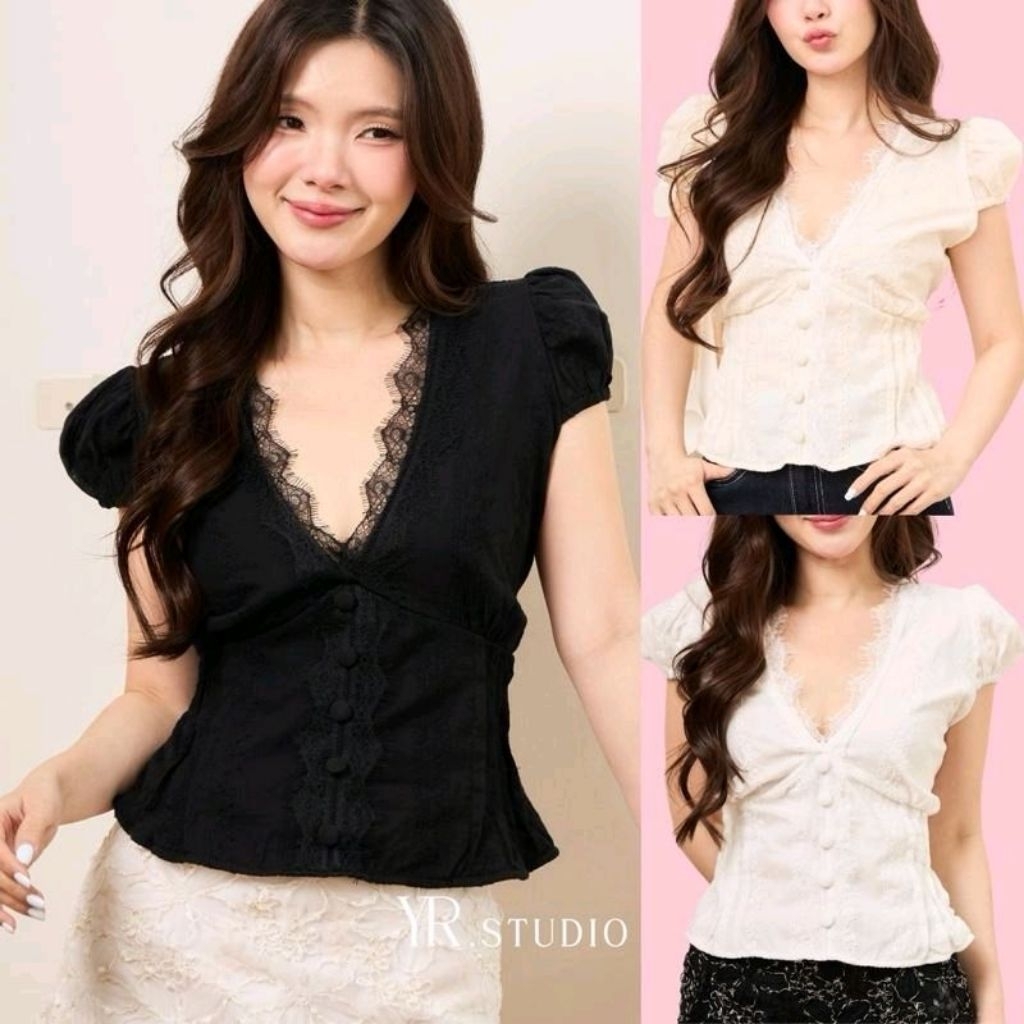 Lace Darling Top พร้อมส่ง! เสื้อลูกไม้คอวีแขนตุ๊กตา ดีเทลกระดุมปั๊ม พรางหุ่น เเมทง่าย ผ้าคอตตอลฉลุลูกไม้ ผ้าไม่ร้อน