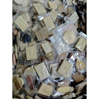 ชุดสุดคุ้ม พระเนื้อผง ชุดละ50องค์ 50บาท คละแบบ