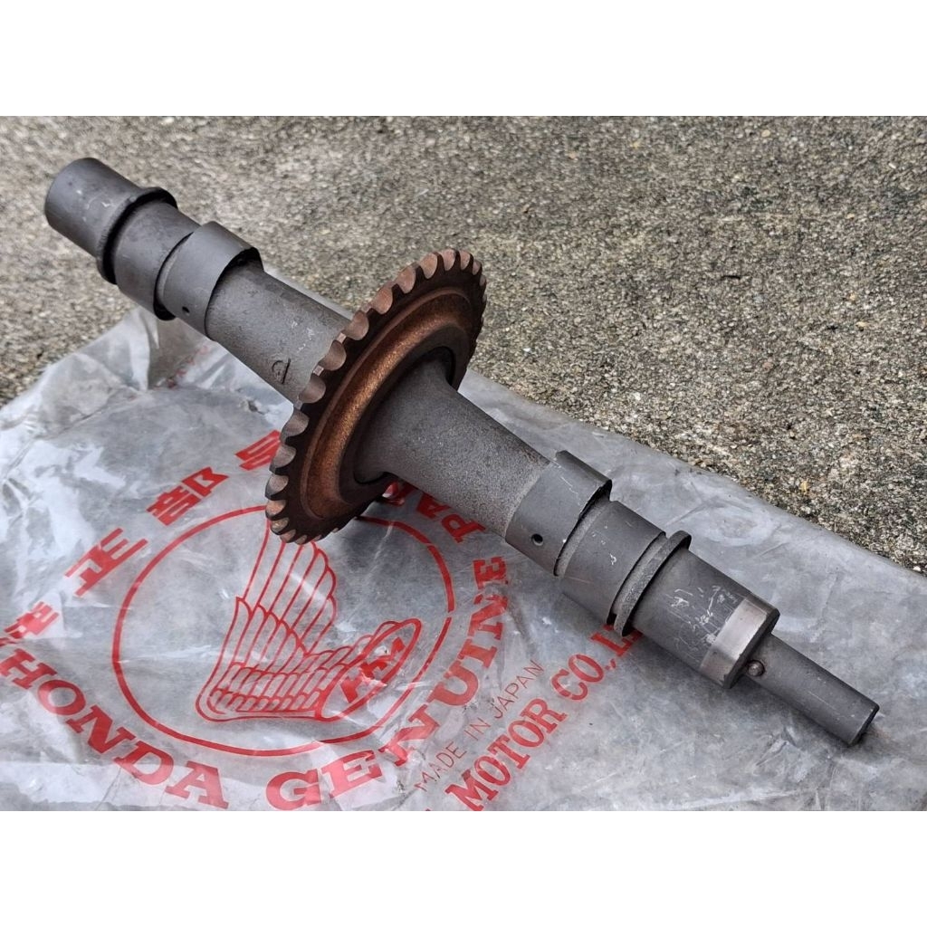แกนราวลิ้น แคมชาร์ฟ (camshaft) แท้ใหม่ Honda CB175 CL175 K0 CD175 CB93 CB96 CB160 CL160