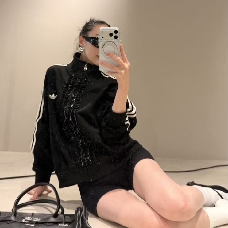 Jacket แขนแถบปัก a.di.da.s ระบายหน้า