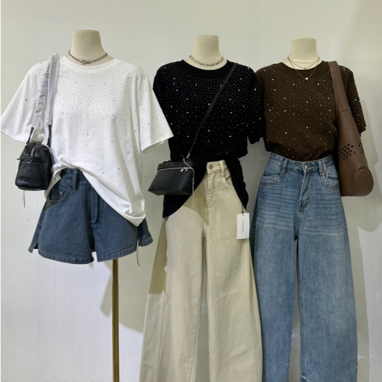 A1077 | เสื้อยืดประดับเพชรวิ้งทั้งตัว เสื้อยืดที่ใส่ง่าย แต่เพิ่มความโดดเด่นด้วยดีเทลเพชรเม็ดเล็กทั่วตัว