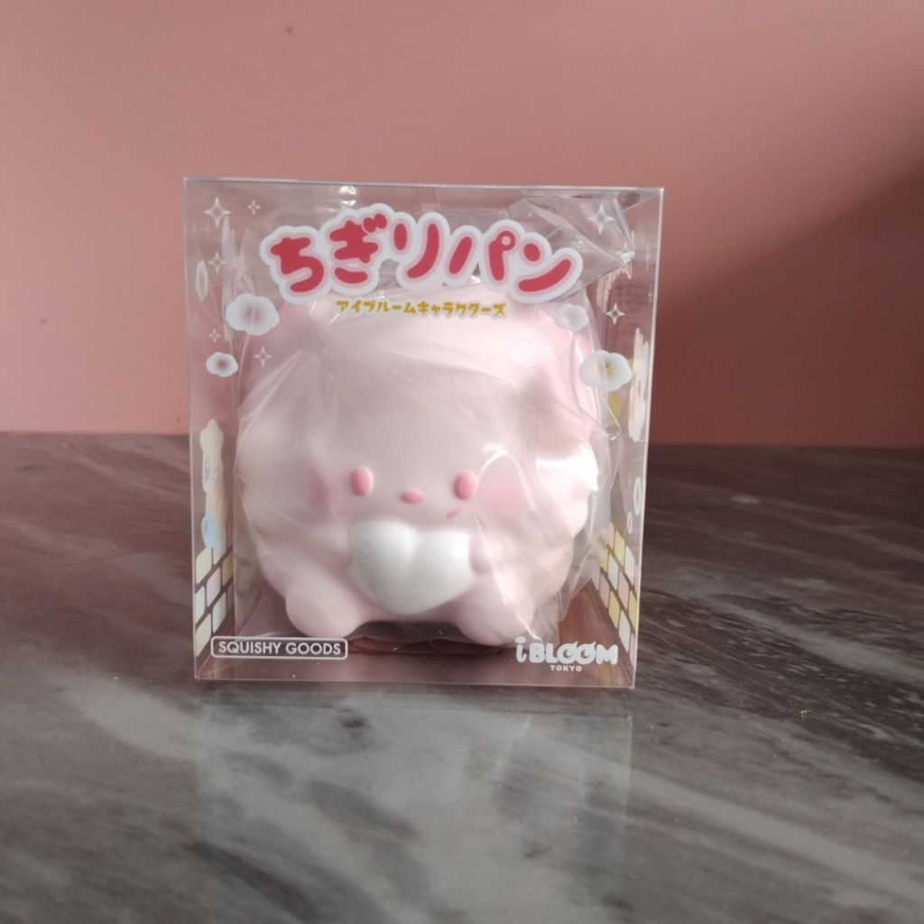 สกุชชี่ Chigiri Bread จากแบรนด์ iBloom ดีไซน์เป็นรูปสัตว์สีชมพูสุดน่ารัก