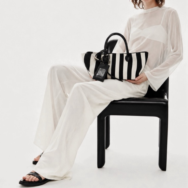 FLASHSALE JEANÉ STUDIO ML BAG.