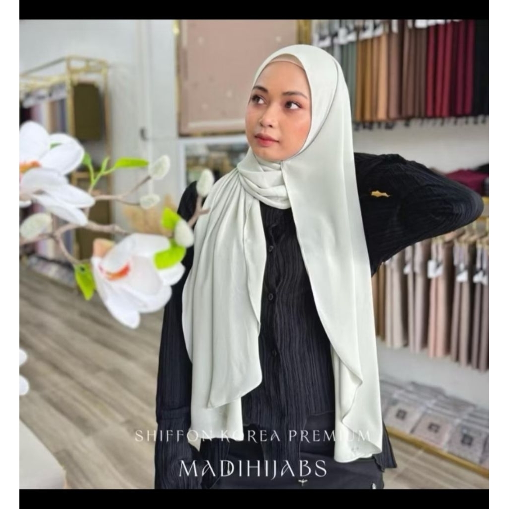 ส่งต่อMADIHIJAB SHAWL CHIFFON KOREAN PREMIUM ซักเก็บ ไม่เคยใช้ ผ้าชีฟอง โกเรียพรีเมียมมุมโค้ง พันยาว