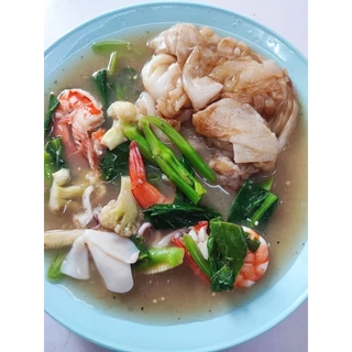 เส้นก๋วยเตี๋ยว เส้นใหญ่ชนิดผัด ตรา ดอกบัว ขนาด 1 กก.