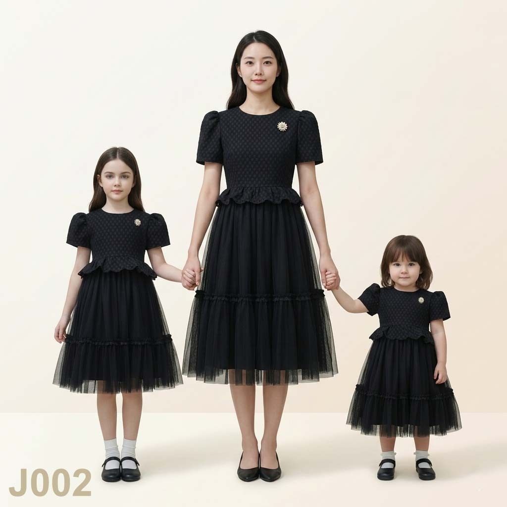 J002 ชุดเดรสลายไทยแต่งดีเทลสุดเก๋ งานคัตติ้งเนี้ยบ ดูทันสมัย