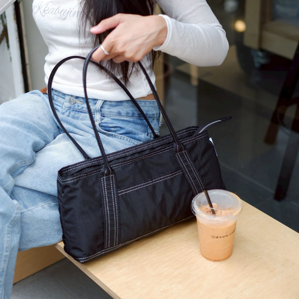 Malabaru 'Lola' Bag กระเป๋าสะพายผ้าไนลอน