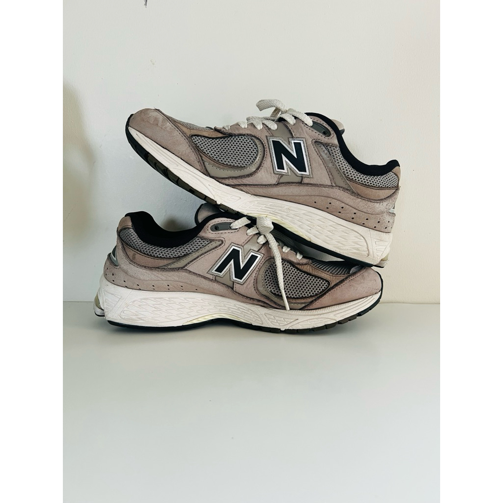 New balance 2002r น้ำตาลอ่อน