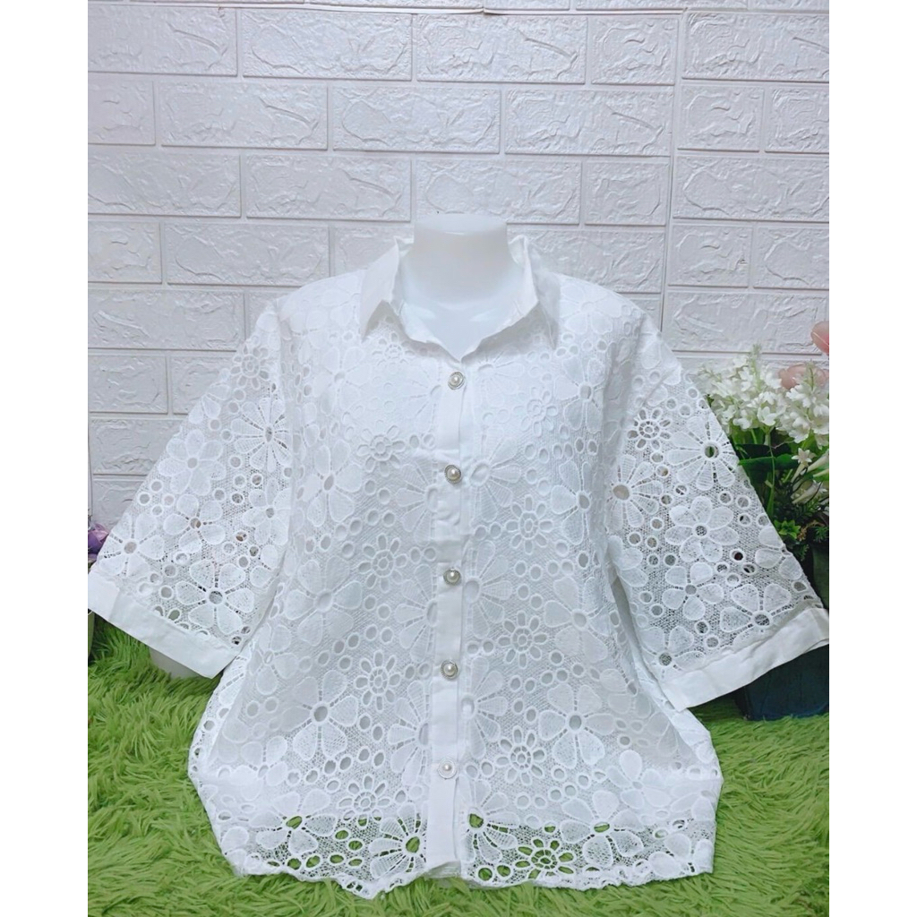 เสื้อลูกไม้สีขาว ใส่ได้ถึงอก 52 นิ้ว เนื้อผ้านุ่มใส่สบายไม่คัน จัดส่งสินค้าทุกวัน