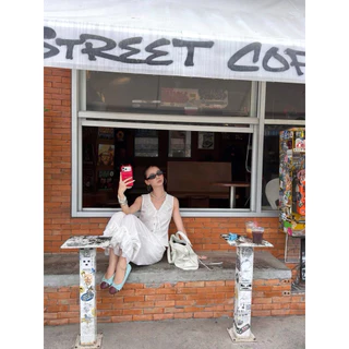 ส่งด่วน 🛵 26C341 𝗠𝗔𝗥𝗟𝗢𝗪 𝗗𝗢𝗧 𝗕𝗟𝗢𝗨𝗦𝗘 เสื้อแขนกุดผ้ามีกิมมิก ดีไซน์คอเว้าที่รูดย่นได้ พร้อมสายผูกด้านหน้า MMFISH