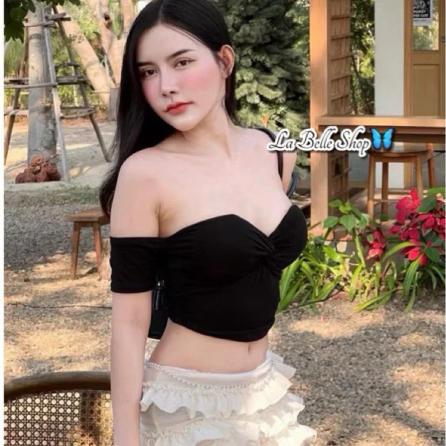 MNV STUDIO เสื้อปาดไหล่แขนสั้น เรย่อนเกรดA เสริมฟองน้ำอกบิดเปิดไหล่มียางยืดด้านหลัง งานแบบใหม่ล่าสุด
