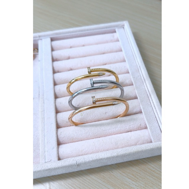 กำไลข้อมือ ตป รุ่นหนา เป็นทรงตะปู หัวเพชร หางเพชร เลือกขนาดได้