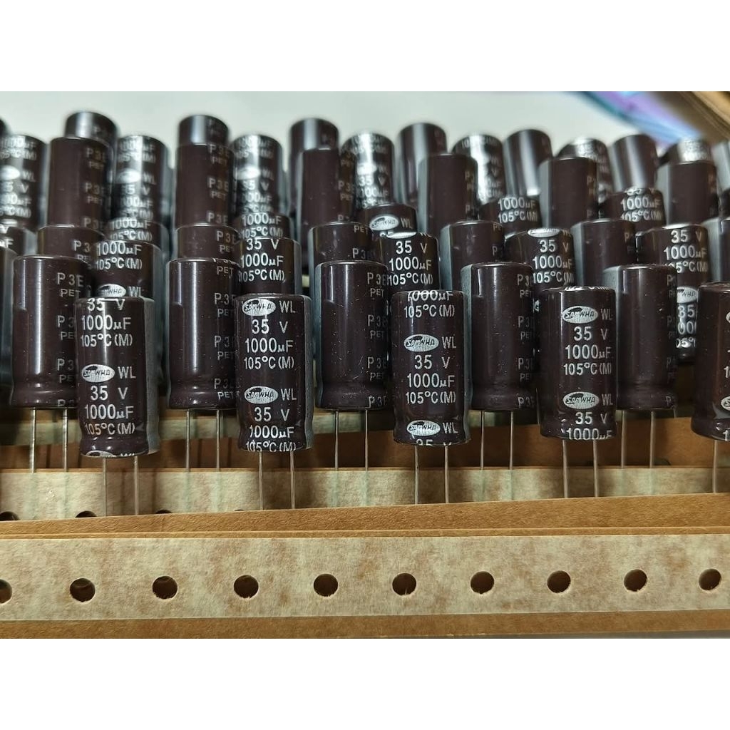 SAMWHA 35V 1000uf ขนาด12.5x25 mm. (1 ชุด 10 ตัว 50 บาท)