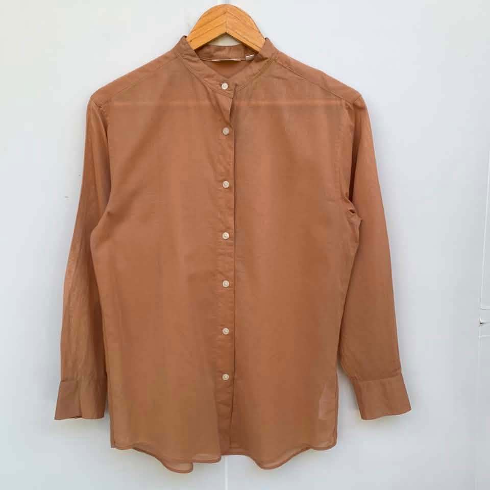 เสื้อคอตั้งคอตตอน Uniqlo U มือสองของเเท้ Size S อก 38 ยาว 26 ไหล่ 16 แขนยาว 21 นิ้ว