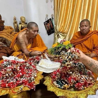 กำไลหินหยก หลวงปู่ ศิลา ปรับขนาดได้ พร้อมคาถา