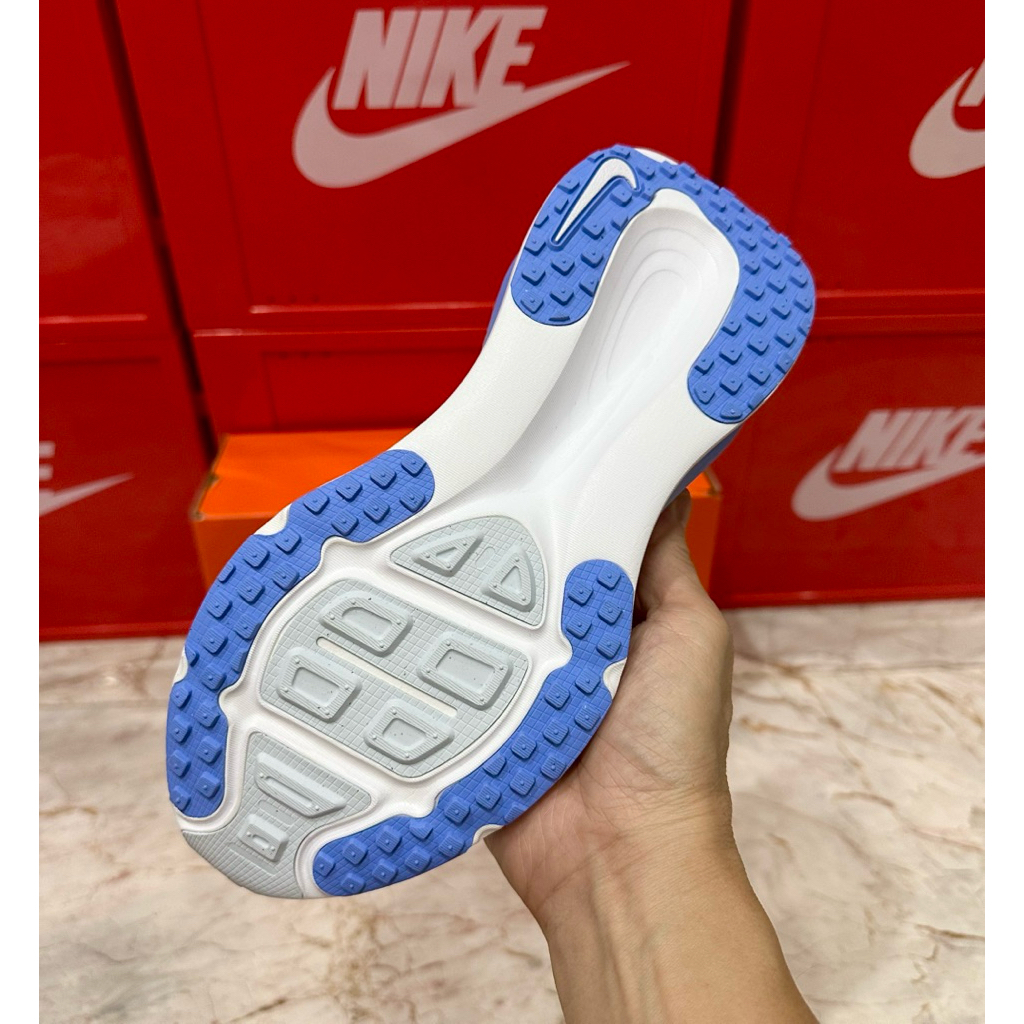 รองเท้าวิ่งโร้ดรันนิ่งผู้หญิง Nike Vomero 18 ของใหม่ มือ รูปที่ 8