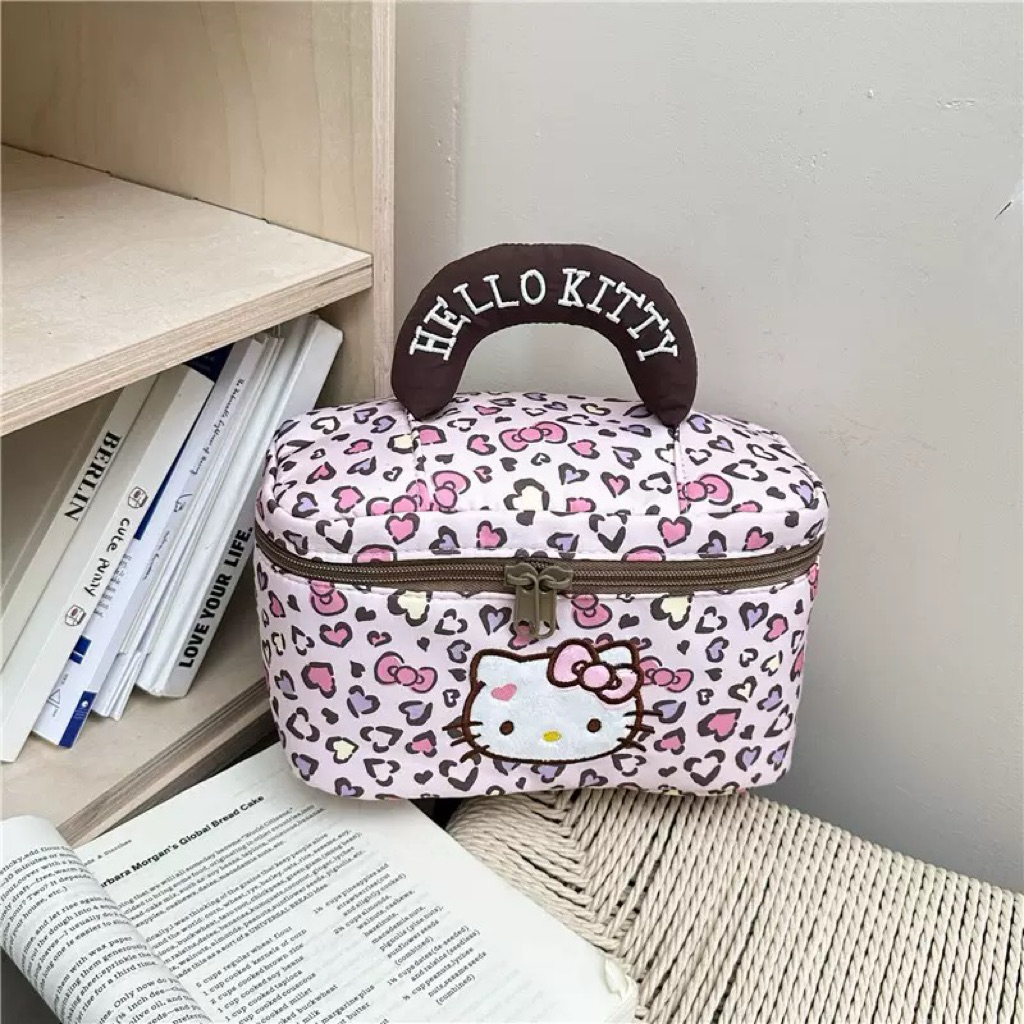สินค้าพร้อมส่ง กระเป๋าเครื่องสำอางค์ Hello Kitty ลายเสือดาวชมพู