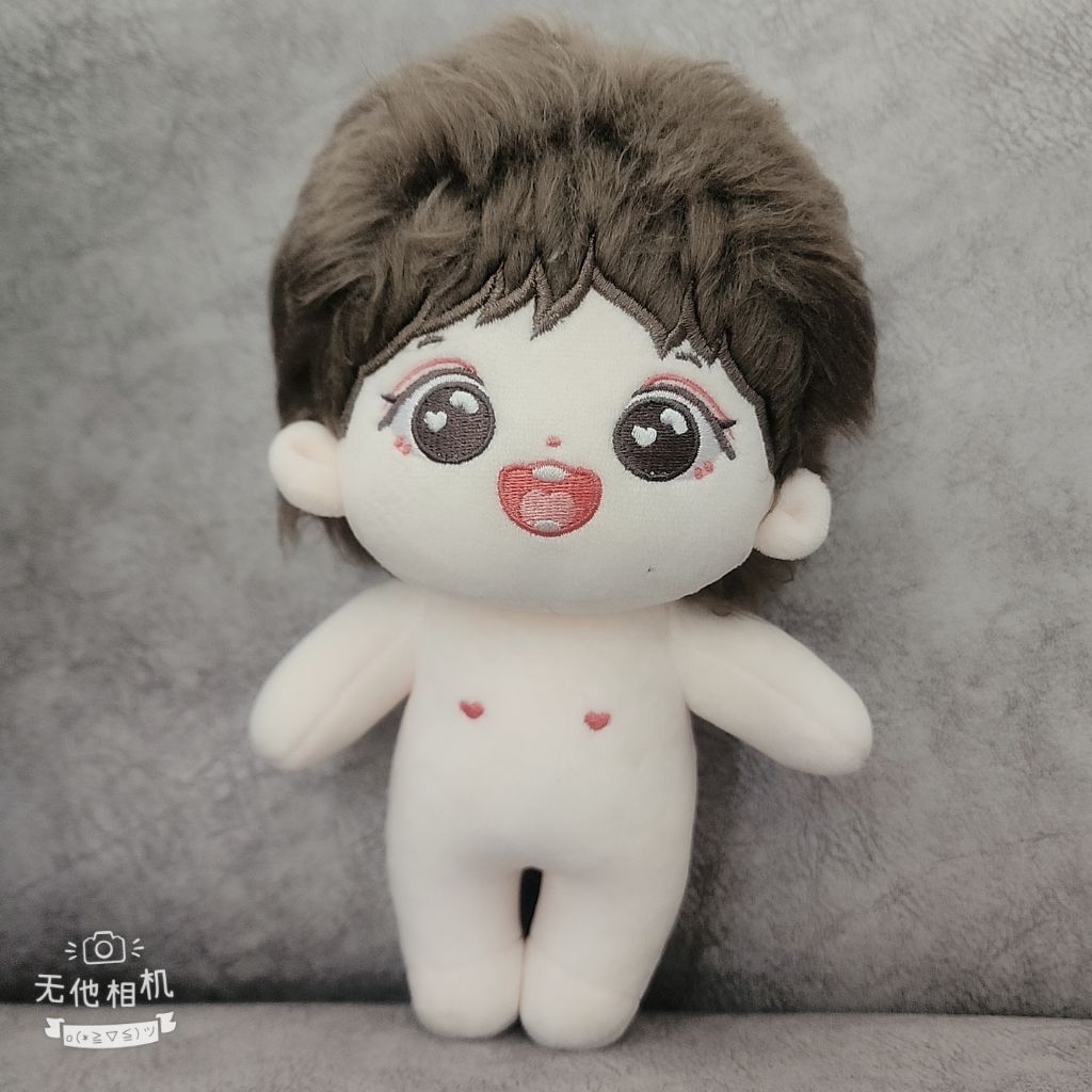 ตุ๊กตาเซเลบสุดเท่ตัวนี้ หน้าตาดี แถมยังหล่อและน่ารักอีกด้วย มารับกลับบ้านไปได้เลย。หวังอี้ป๋อ, แจ็คสัน ยี, เซียวจ้าน……