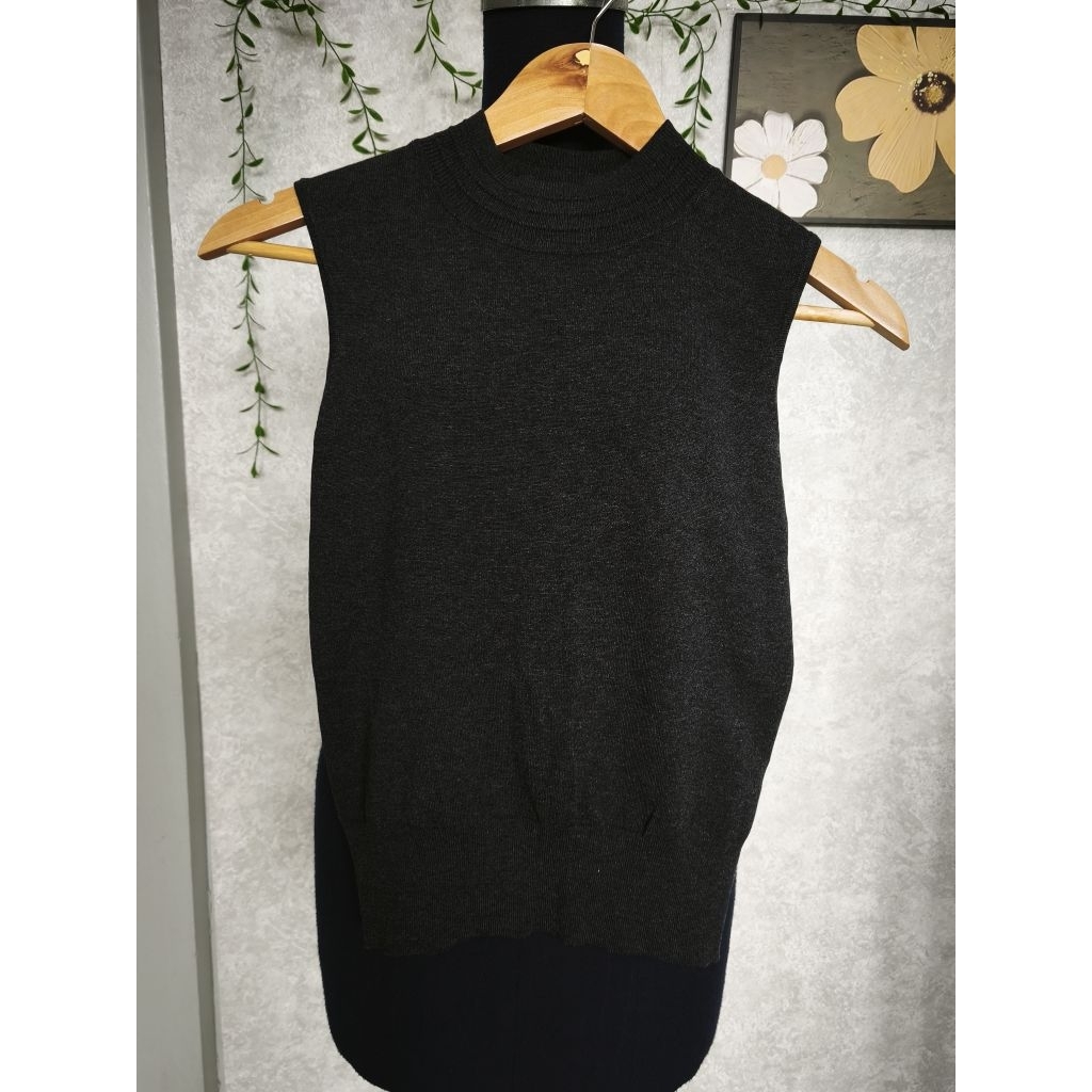เสื้อไหมพรม คอเต่า แขนกุด ยี่ห้อGu