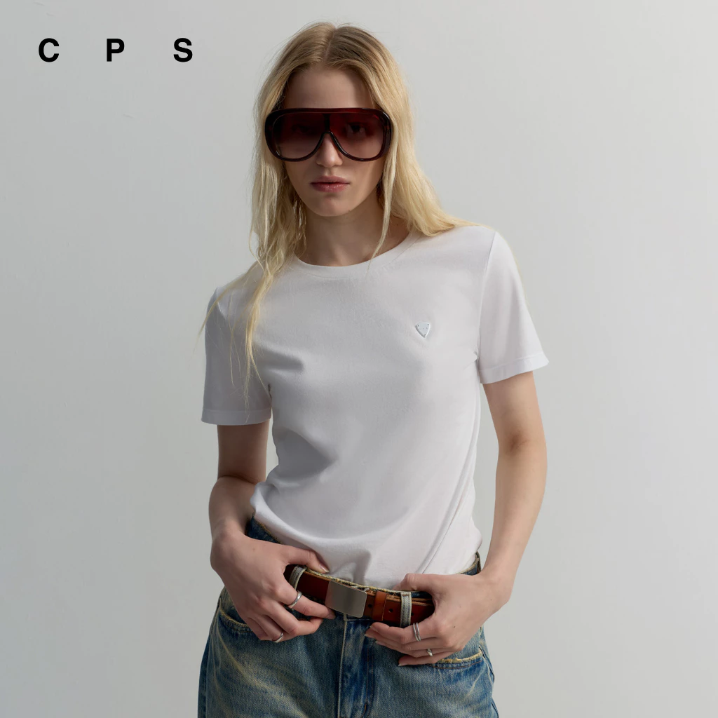 CPS เสื้อยืดคอกลมแต่งปิ๊กโลโก้ ผู้หญิง BASIC CREWNECK TEE รุ่น C26WGWA127 (AW26#P1)