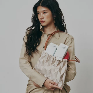 Pavi Studio - W Pull กระเป๋าผ้าอัดพลีทลาย W สายหนังแท้ มี 4 สี