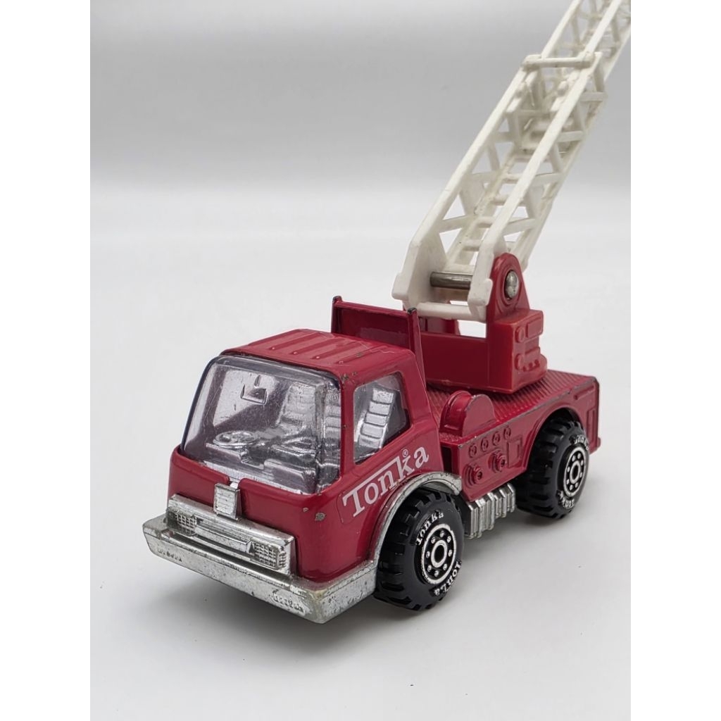 รถกู้ภัยของเล่นเด็ก Tonka รถเหล็กคันเล็กพร้อมบันไดยาว made in japan No.Ca21