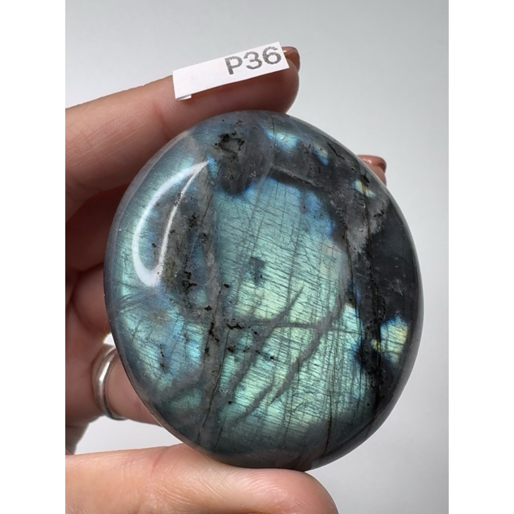 ลาบราดอไรต์ (Labradorite) "หินพ่อมด"หินแห่งการปกป้องคุ้มภัยเสริมพลังจิตใจสร้างความสมดุล (ได้ชิ้นในโพส)