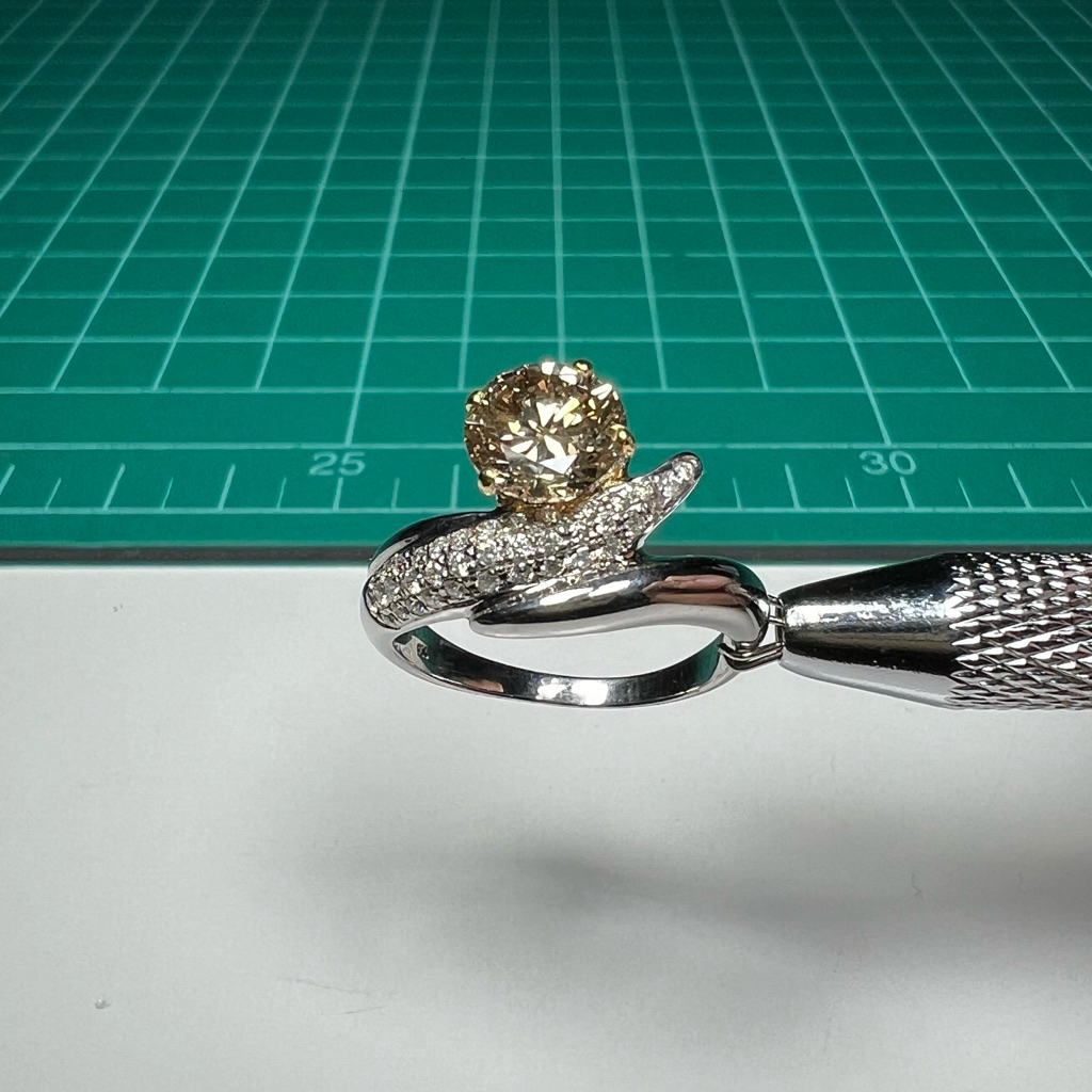 เพชรสีแชมเปญ 1.40 ct vvs champagne diamond 1.40 ct vvs 9k 3.2g เพชรรวม 1.78 ct พร้อมใบเซอร์