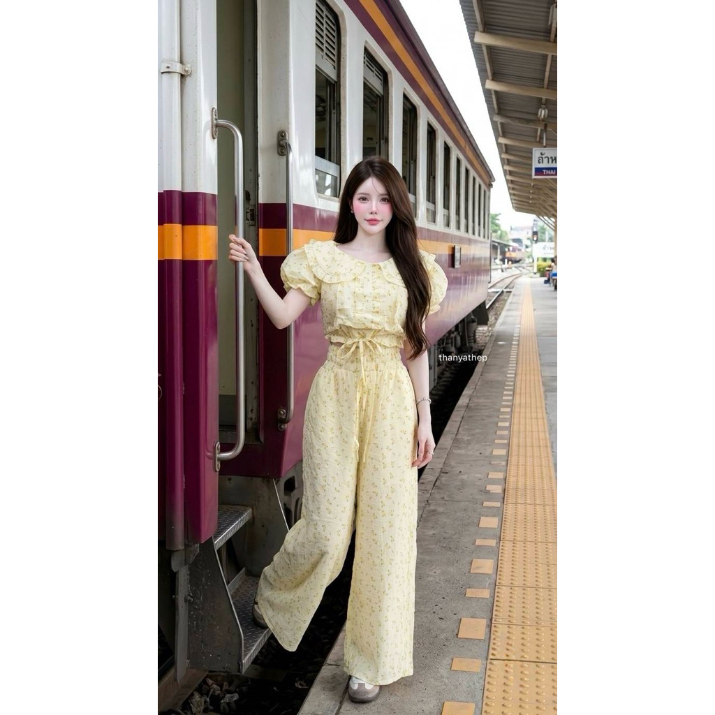 #Thanyathep เซท2ชิ้น เสื้อคอบัวลายดอกไม้เล็กๆ มาพร้อมกางเกงขายาวทรงสวย