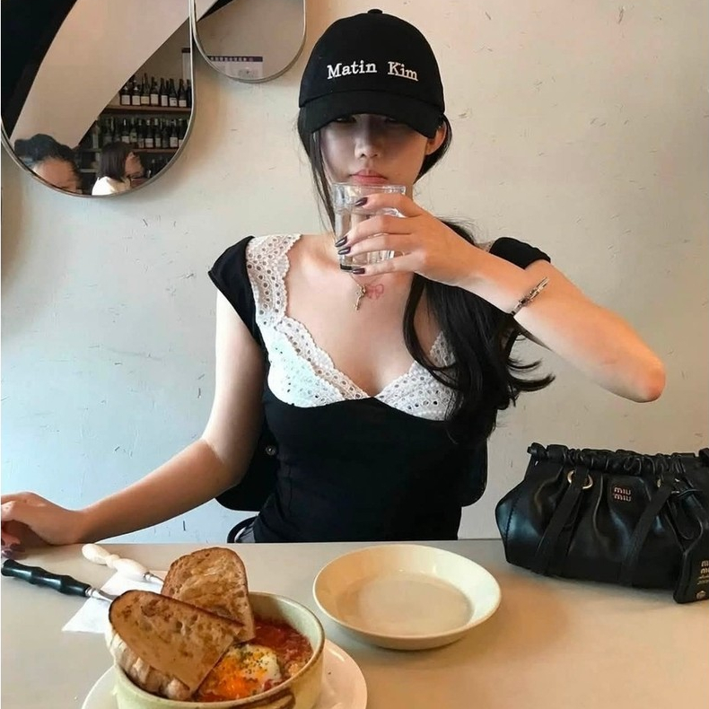 Mogwany พรี // Jolin Top เสื้อคอกว้าง ขอบดีเทล ผ้าลายฉลุ ใส่เที่ยว น่ารักมาก เก็บโค้ดหน้ากิจกรร