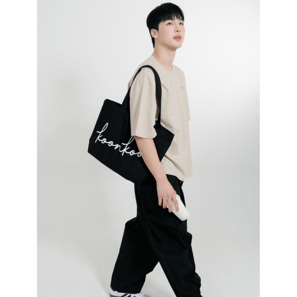 KOON KOON The Tote Bag original logo กระเป๋าผ้าที่มีสไตล์ จุของได้เยอะ กว้าง18 xสูง 12 x หนา 4 นิ้ว