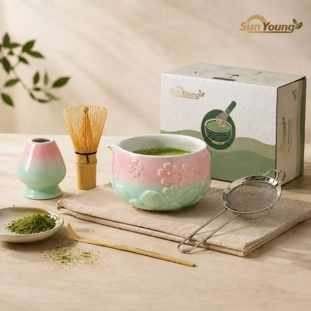 🍵SunYoung ชุดชงมัทฉะ 5 ชิ้น ถ้วยชงมัทฉะ Chawan สีชมพู มีปากเท แปรงชงชา ที่ตักชา ตะแกรงกรอง กล่องหรู