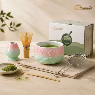 🍵SunYoung ชุดชงมัทฉะ 5 ชิ้น ถ้วยชงมัทฉะ Chawan สีชมพู มีปากเท แปรงชงชา ที่ตักชา ตะแกรงกรอง กล่องหรู