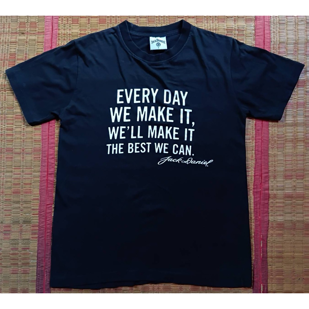 เสื้อยืดสีดำ Jack Daniel’s