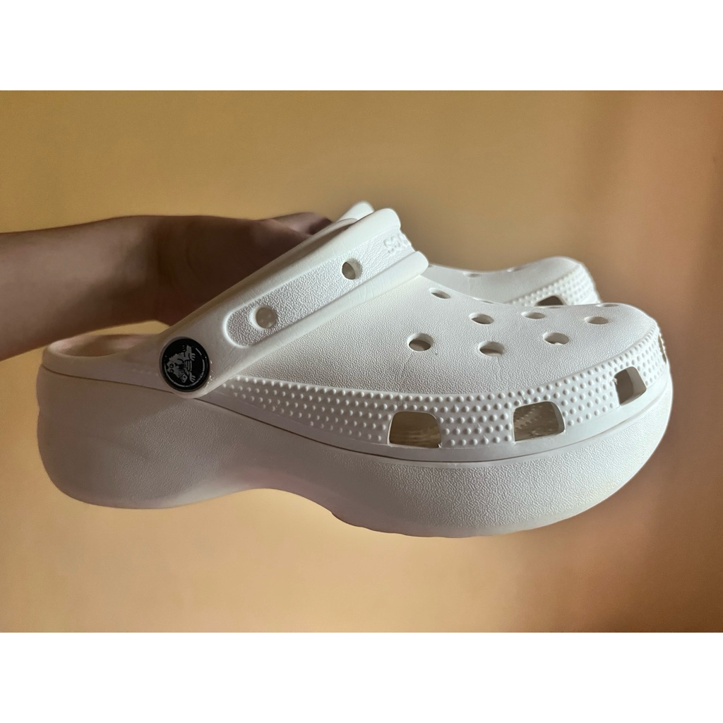 รองเท้า Crocs รุ่น Classic Platform Clog สีขาว