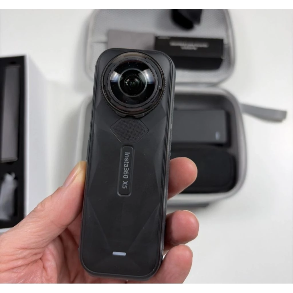 Insta360 X5 Essentials Bundle กล้อง 360 8K