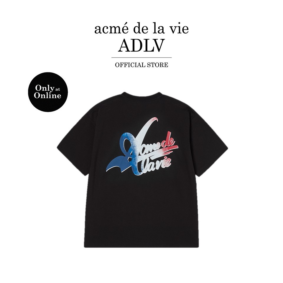 ADLV [acme de la vie] เสื้อยืด Oversize รุ่น French Script Logo Short Sleeve T-Shirt Black (50081SFSSSU_U5BKXX)