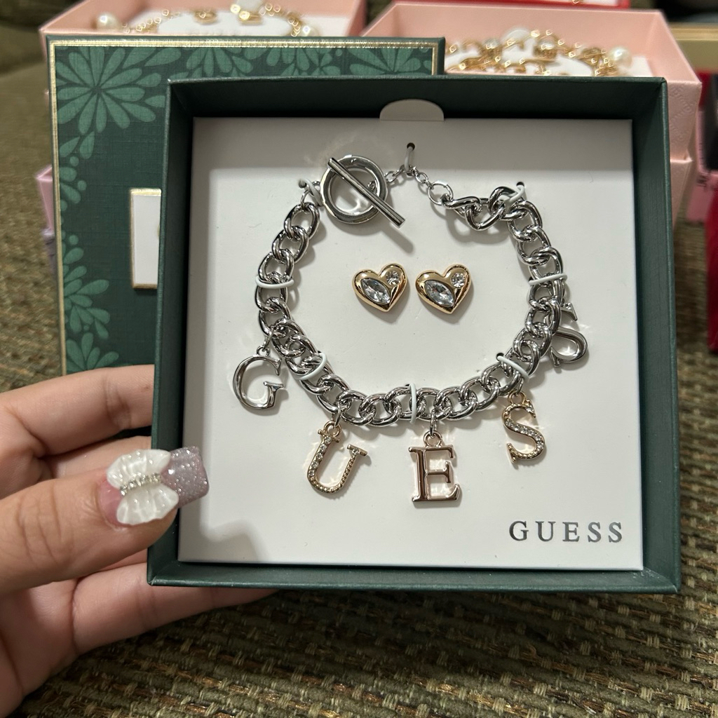 ‼️พร้อมส่ง‼️ Guess แท้100% เซทสร้อยข้อมือ งานกล่อง