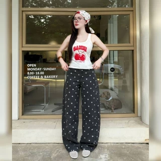 𝘼𝙇𝙄𝙉𝘿𝘼 𝘾𝙇𝙊𝙎𝙀𝙏 ᯓ ★ชุดเซ็ต 3 ชิ้น เสื้อกล้ามสกรีนลายเชอร์รี่+กางเกงยีนส์ฟอกสีดำลายจุดทรงบาร์เรล+ผ้าสคราฟ